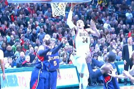 O “Superman” Αντετοκούνμπο στη 2η θέση του Top10 (VIDEO)