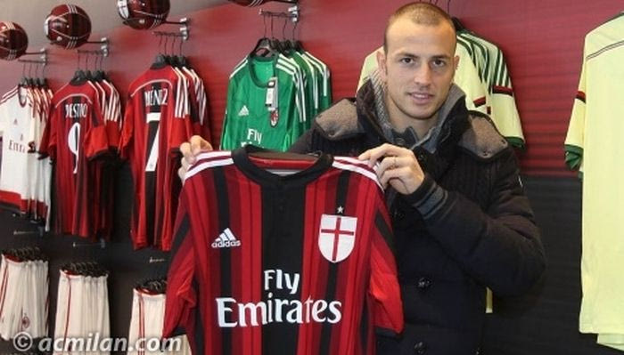 Ανακοίνωσε Αντονέλι η Μίλαν (PHOTO)