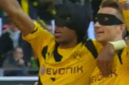 Oμπαμεγιάνγκ και Ρόις πανηγυρίζουν αλά Μπάτμαν και ο Ρόμπιν! (VIDEO)