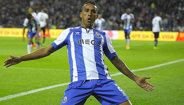 Φουλ για Ντανίλο η Μπαρτσελόνα