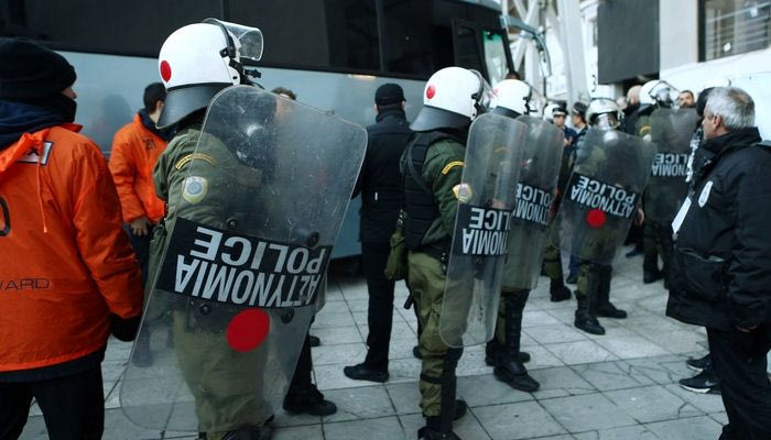 Παραμένει στην εντατική ο οπαδός