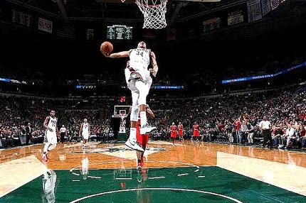 Νο1 κάρφωμα του μήνα ο Αντετοκούνμπο (VIDEO)