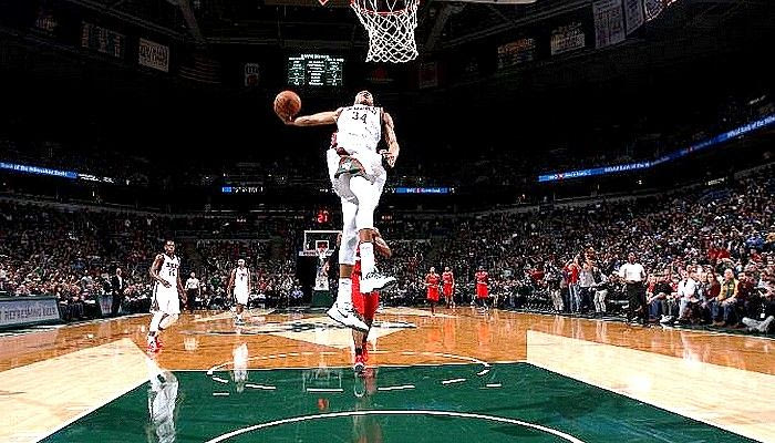 Νο1 κάρφωμα του μήνα ο Αντετοκούνμπο (VIDEO)