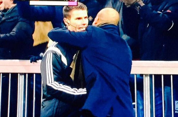 Ο Γκουαρδιόλα αγκάλιασε τον τέταρτο! (VIDEO)