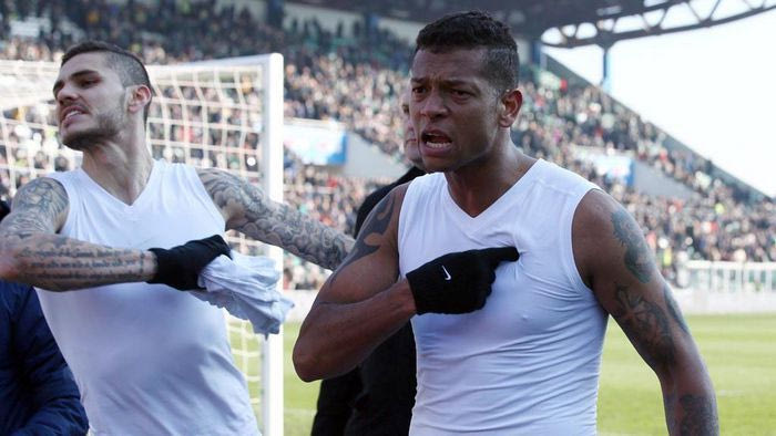 Πέταξαν τη φανέλα στον Ικάρντι και τους έβρισε (VIDEO)