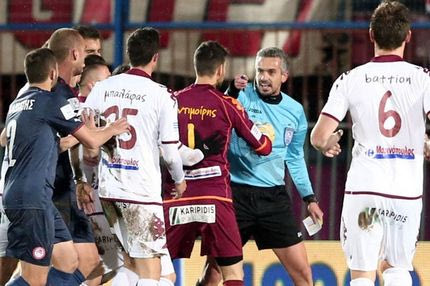 Ποδόσφαιρο στην Ελλάδα: Κουφάρι που το τρώνε τα όρνια