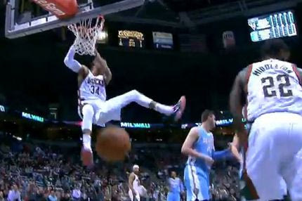 Ξανά στο Top-10 ο Αντετοκούνμπο (VIDEO)