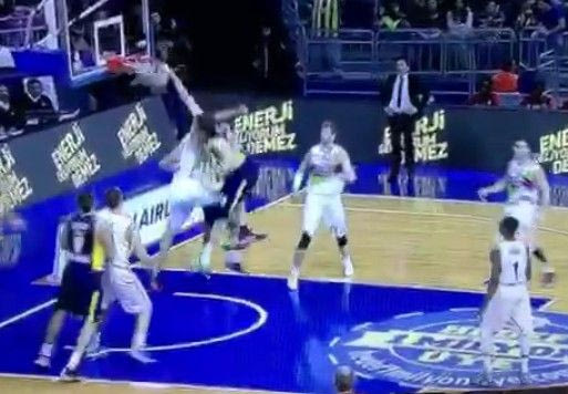 ΤΡΟΜΕΡΟ ΚΑΡΦΩΜΑ: Ο Βέσελι “καταπίνει” τον Μπέγκιτς (VIDEO)