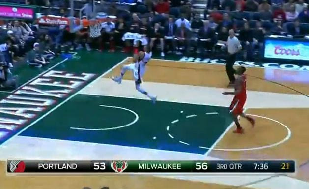 Κάρφωμα ανεμόμυλος από τον Αντετοκούνμπο (VIDEO)