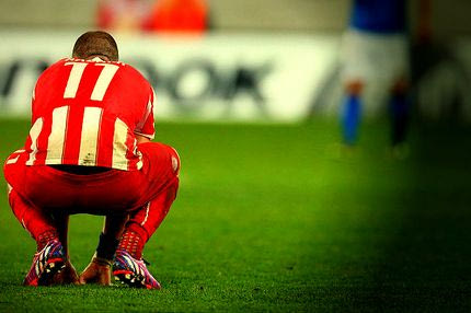 Σαν δεξιόχειρας με το στυλό στο αριστερό