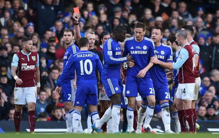 Ο Μάτιτς αποβλήθηκε γιατί ο Μπαρνς πήγε να του σπάσει το πόδι! (VIDEO)