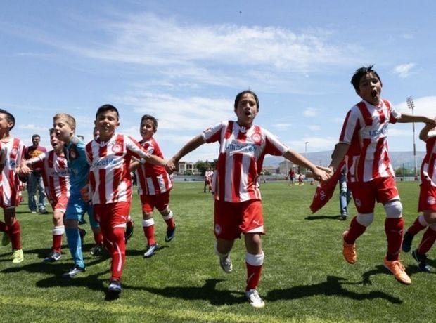 Ύβρεις και απειλές σε 9χρονους ποδοσφαιριστές του Ολυμπιακού από οπαδούς του ΠΑΟΚ!