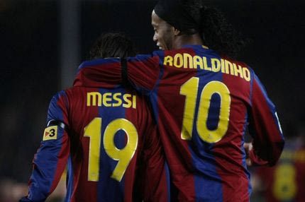 Η απόλυτη σύγκριση: Μέσι vs Ροναλντίνιο (VIDEO)