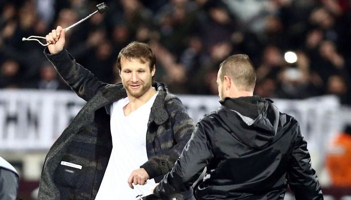 ΑΠΟΘΕΩΣΗ: Ο Μουσλίμοβιτς χτυπά το τύμπανο! (VIDEO)