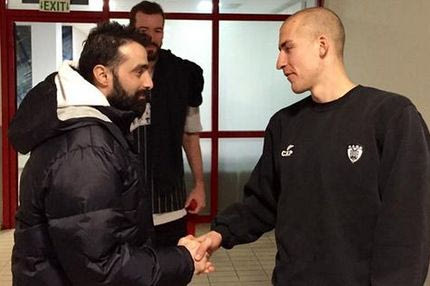 Υπογραφές με Σιναντίνοβιτς, κουβέντα με συνδέσμους