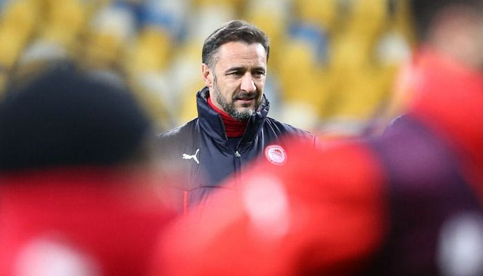 Κόουτς, παίξε μπάλα!