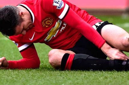 Mε πατερίτσες ο φαν Πέρσι (PIC)