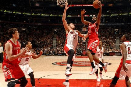 Νίκη οι Ρόκετς, το “παρών” ο Παπανικολάου