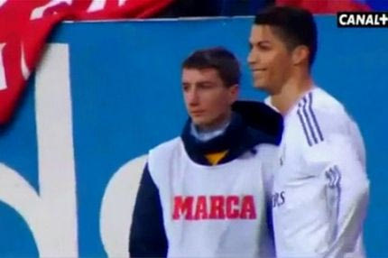 Ball boy κορόιδεψε τον Ρονάλντο (VIDEO)