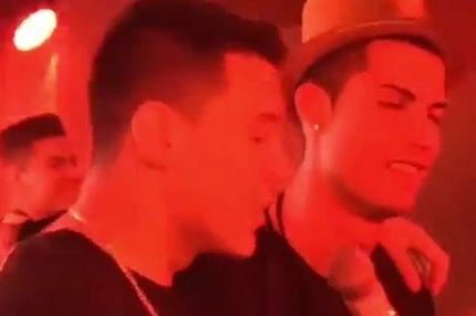 Πάρτι και τραγούδι για τον Κριστιάνο μετά την 4άρα