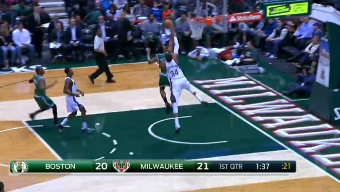 Στο Top-10 με σούπερ τάπα ο Αντετοκούνμπο (VIDEO)