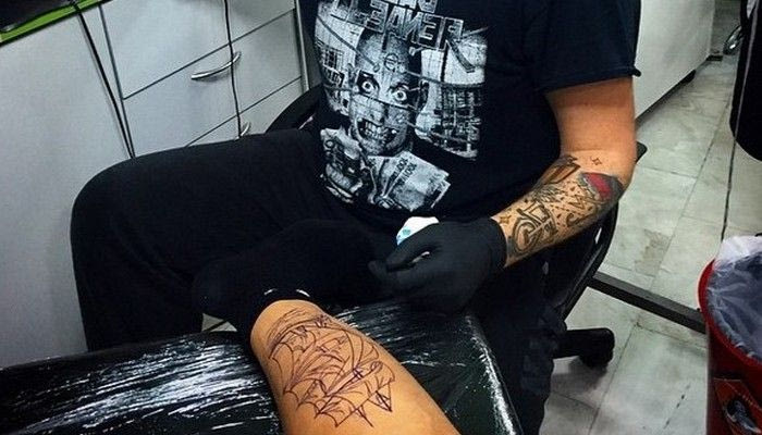 Το νέο tatoo του Κλάους