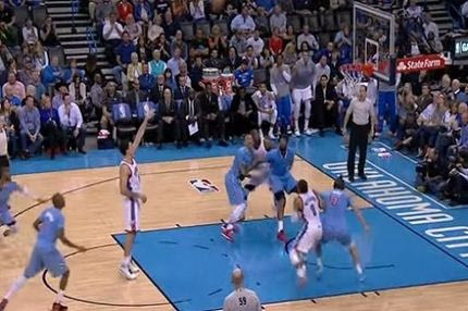 Ευστόχησε σε βολή με αντίθετο χέρι! (VIDEO)