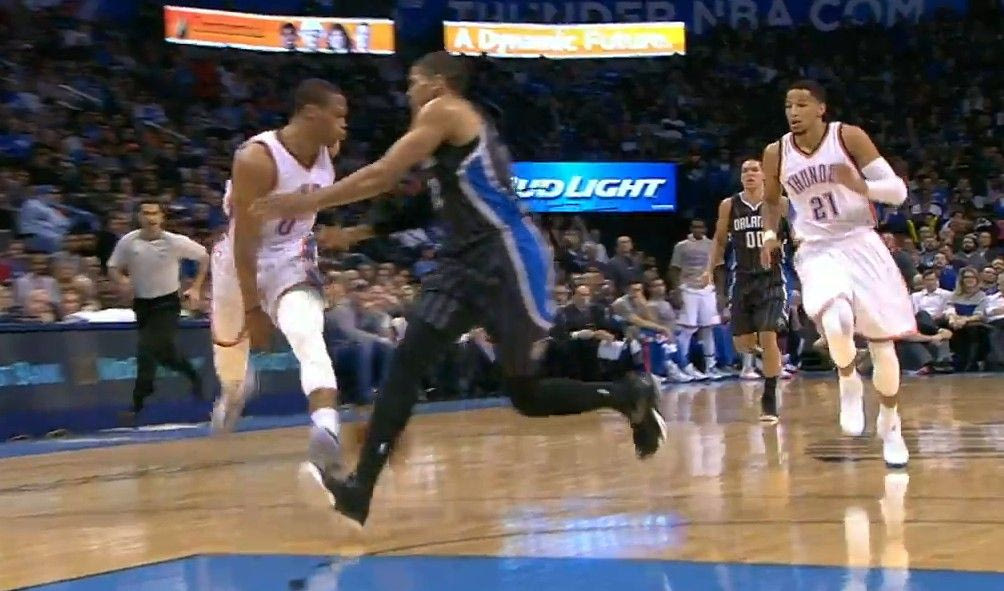 “Έκρυψαν” την μπάλα Ουέστμπρουκ-Ρόμπερτσον (VIDEO)