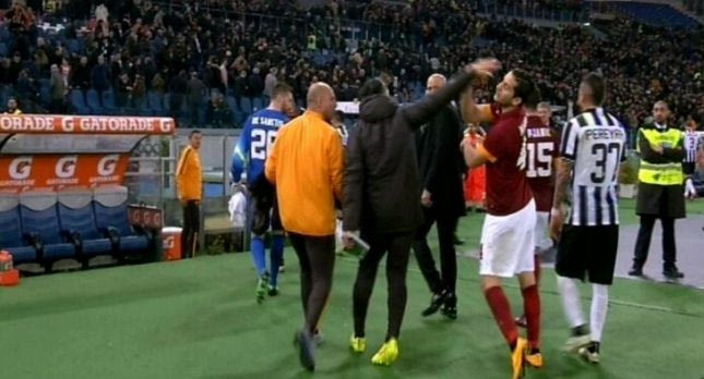 Παραλίγο στα χέρια Μανωλάς-Ντε Σάνκτις για χάρη του Χολέμπας (VIDEOS)