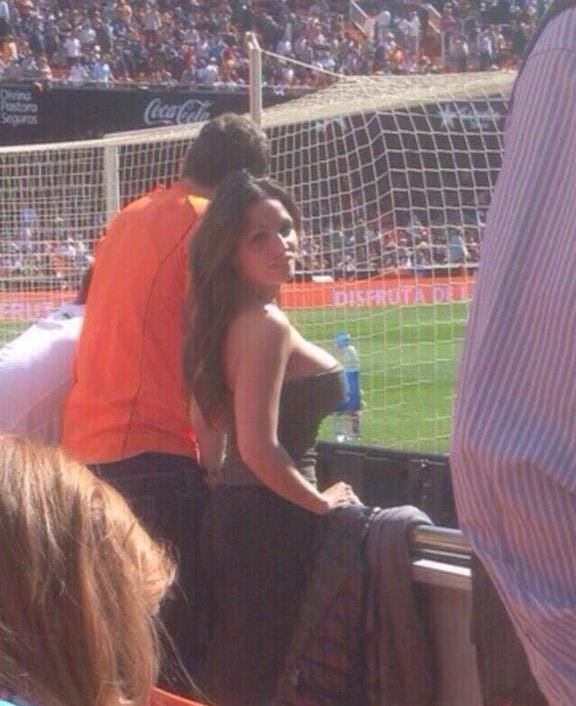 Η σέξι οπαδός που αναστάτωσε το “Μεστάγια” (PHOTOS+VIDEO)