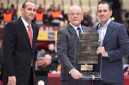 Αγγελόπουλος: “Ζωντανή ιστορία του Ολυμπιακού ο Ίβκοβιτς” (VIDEO)