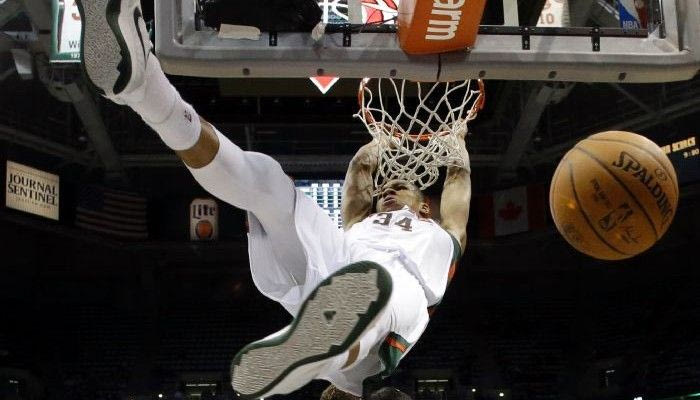 Ασταμάτητος ο Giannis: Το προσωπικό σόου και το ρεκόρ καριέρας (VIDEO)