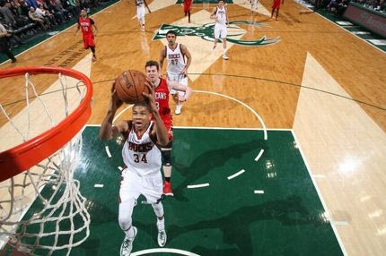 Τρομερά καρφώματα από τον Giannis (VIDEO)