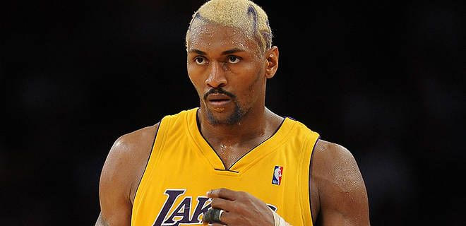 Ρον Αρτέστ: Ένα οργισμένο είδωλο