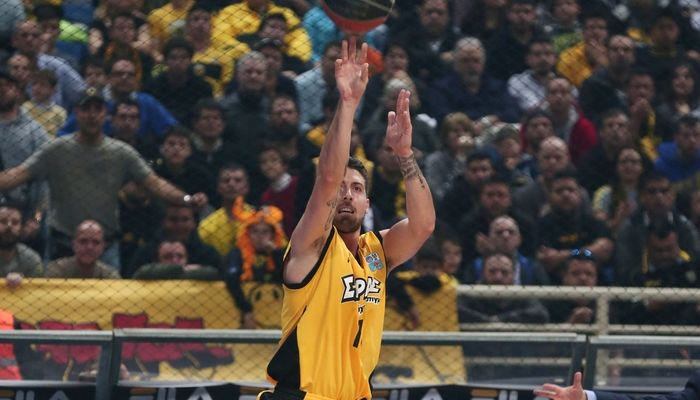 “Κλείνει” τον Αθηναίου ο Ολυμπιακός