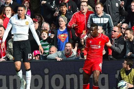 Οπαδοί συγκράτησαν τον Μπαλοτέλι! (VIDEO)