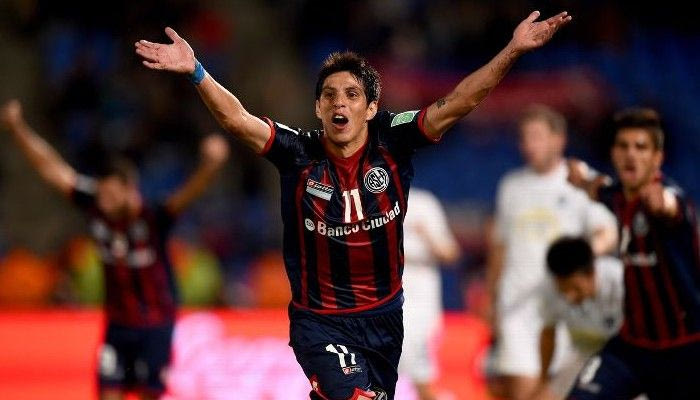 Τι έκανε ο Μπαριέντος! Σκόραρε από τη σέντρα! (VIDEOS)