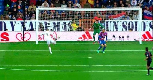 Πήγε να βάλει το γκολ της χρονιάς: Η ΑΠΙΣΤΕΥΤΗ ευκαιρία του Μπενζεμά (VIDEO)