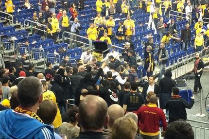 Επεισόδια στο Βερολίνο, με καθυστέρηση μιας ώρας άρχισε το Άλμπα-Γαλατά (PHOTOS+VIDEOS)