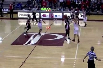 Απίθανο buzzer beater με άρωμα γυναίκας! (VIDEO)