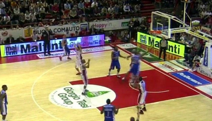 Ο Ρον Αρτέστ έπαιξε και έχασε… σουτ και νίκη