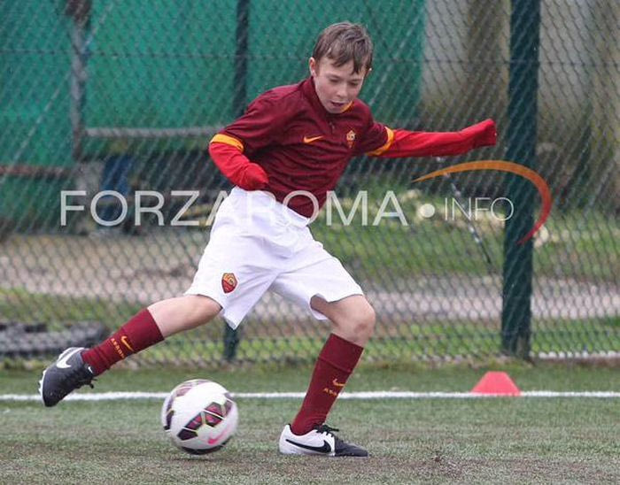 Ντέρμπι υπό το βλέμμα του μπαμπά για τον Τότι Jr.