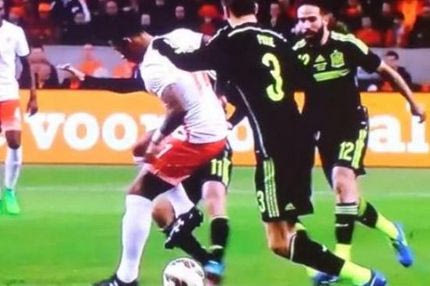 “Χάζεψε” τρεις Ισπανούς ο Ντεπάι (VIDEO)