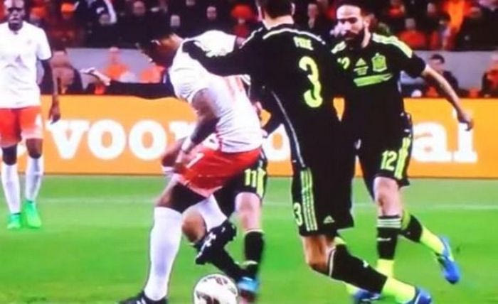 “Χάζεψε” τρεις Ισπανούς ο Ντεπάι (VIDEO)