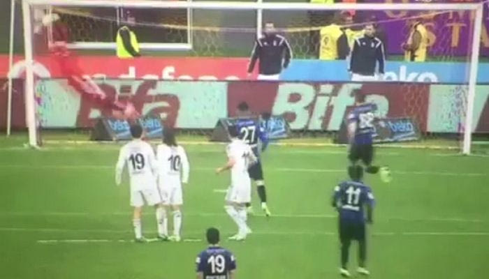 Εκπληκτικό γκολ-φάουλ από τον Ντρέντε (VIDEO)