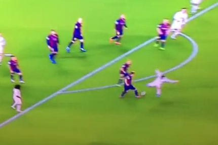 Κορυφαία ντρίμπλα ή τυχερή ενέργεια; (VIDEO)