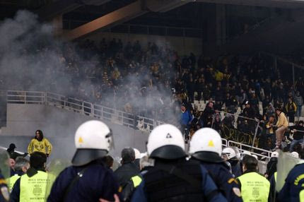 Το VIDEO του Contra.gr από την εισβολή των οπαδών της ΑΕΚ