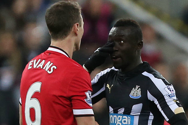 Αντάλλαξαν… φτυσίματα Έβανς και Σισέ (VIDEO)