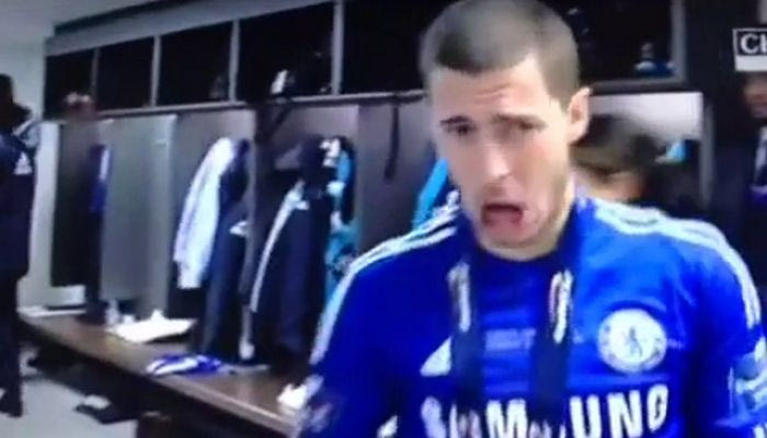 Βγήκε… ξινή η σαμπάνια στον Αζάρ (VIDEO)