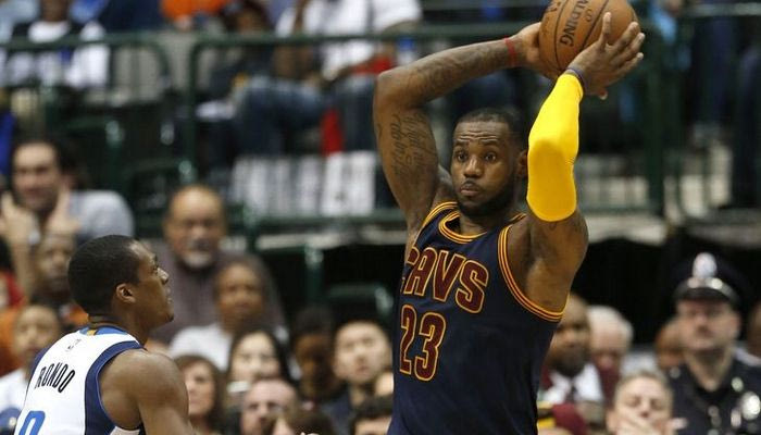 Οι Καβαλίερς “ισοπέδωσαν” τους Μάβερικς με μπροστάρη τον Λεμπρόν, επιτέλους νίκη για τους Λέικερς (VIDEOS)